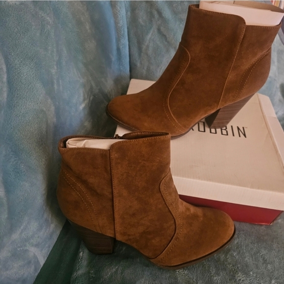 Breckelles Tan Suede Ankle Booties - Picture 9 of 9